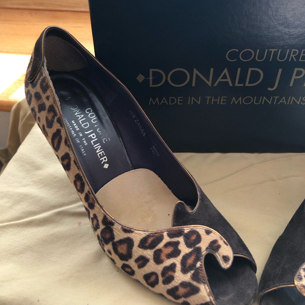 Donald Pliner Leopard Pumps - Picture 2 of 8